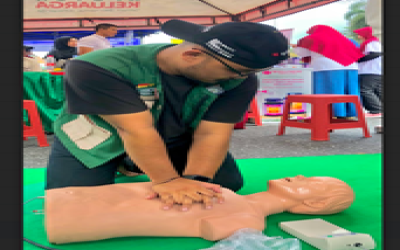 MAHASISWA FK UNIVRAB RAMAIKAN ACARA FESTIVAL CPR DALAM RANGKA HARI RELAWAN SEDUNIA